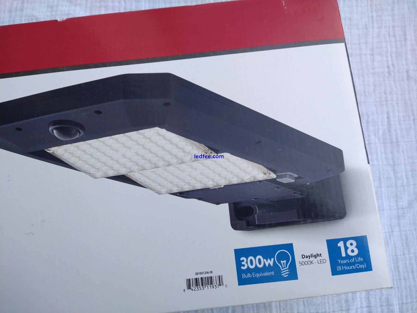 Hyper Tough Solar LED Street Light Motion Sensor 5000 Lumens 300W eq. NEW in Box 2 