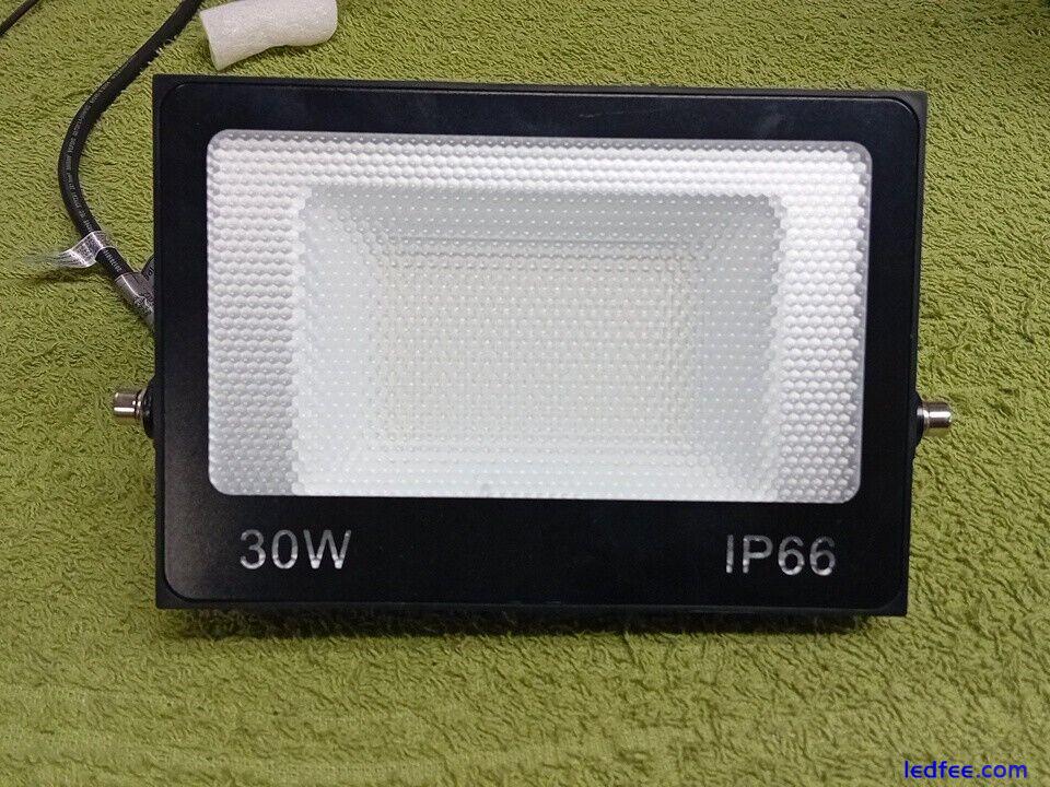  2 IN A BOX 30W LED FLOODLIGHT SECURITY LIGHT LAMP FLOOD LIGHTS   30 W   IP66 0 