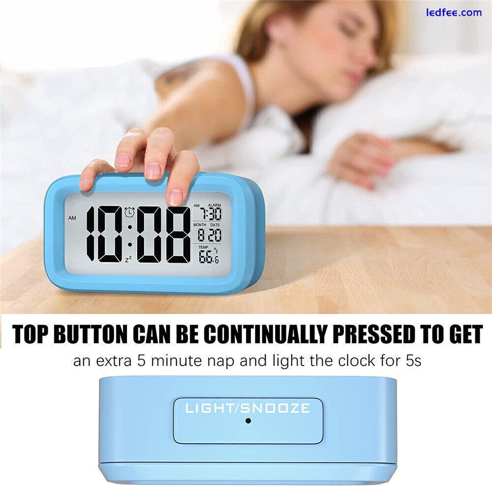 LED Display Digital Alarm Clock Snooze Date Temperature Snooze Battery Operated 0 